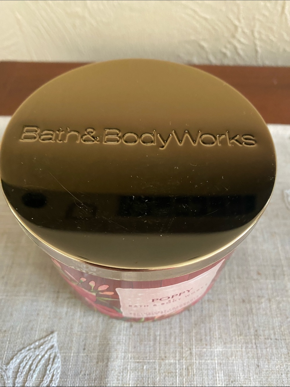 Bath & Body Works Red Poppy 3-Wick Candle with Gold Lid NWT - Picture 4 of 4
